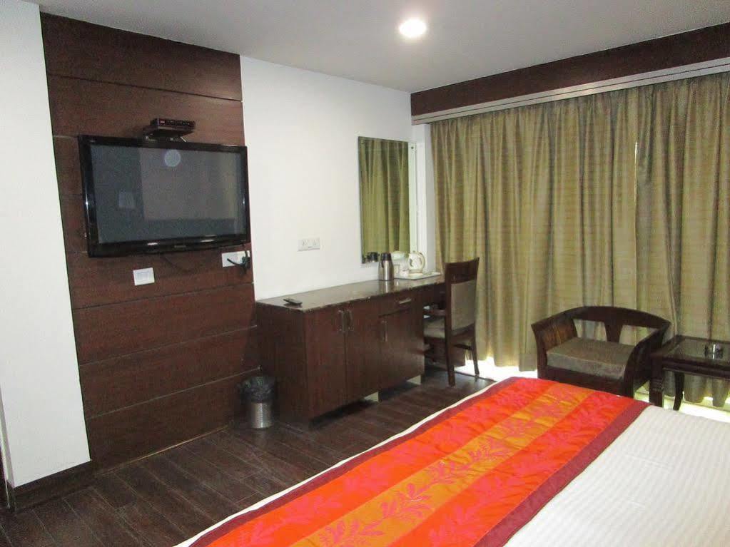 Fabhotel Admire Suites Neu-Delhi Exterior foto