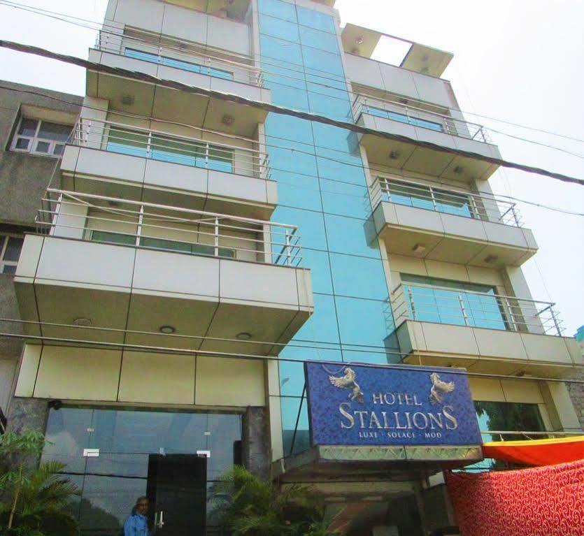 Fabhotel Admire Suites Neu-Delhi Exterior foto